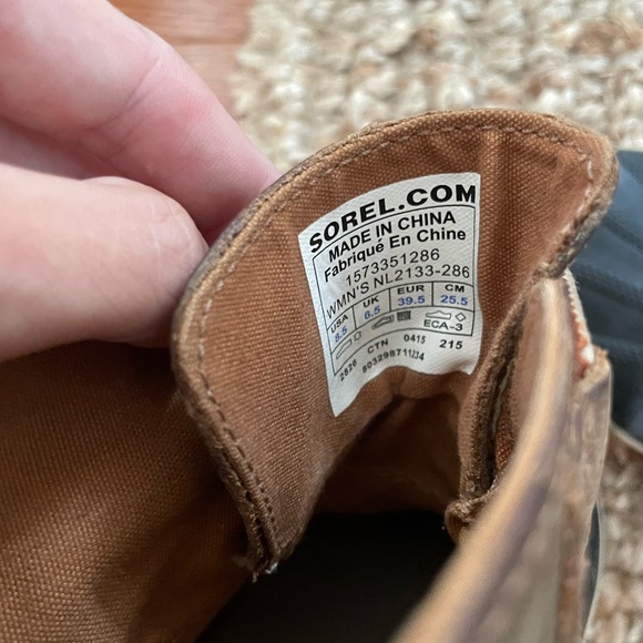 EUC Women’s Sorel Short Boots 8.5 - Picture 2 of 6